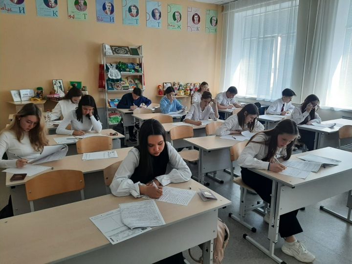 В Нурлате школьники сдали пробный экзамен по татарскому языку