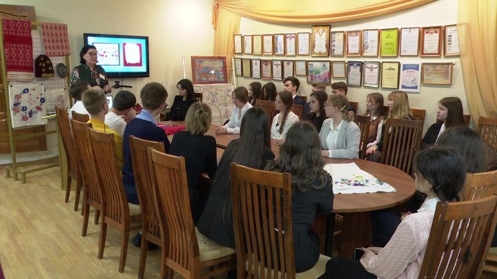 В региональном музее истории Закамья города Нурлат прошла лекция на тему татарских национальных орнаментов.