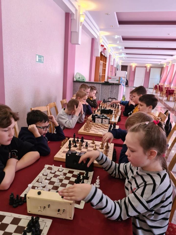 В Нурлате команды юных шахматистов встретились на товарищеском матче