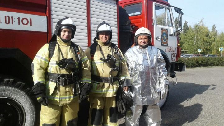 Алмаз Ахметшин поздравил пожарных с их профессиональным праздником