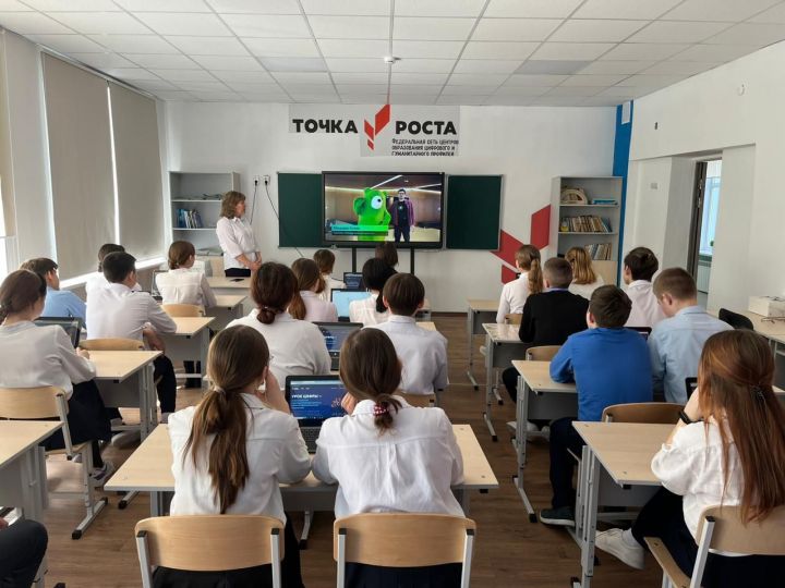 Выпускникам Нурлатского района рассказали о мобильных угрозах