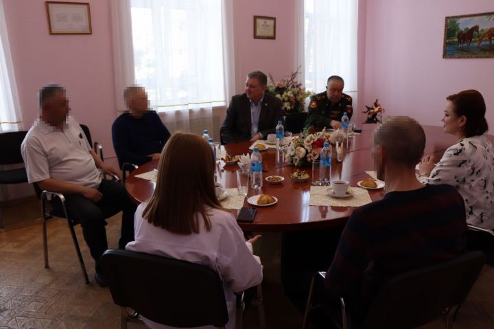 Алмаз Ахметшин встретился с участниками СВО, приехавшими в отпуск