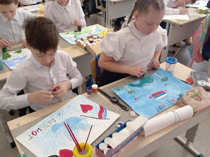 Нурлатские школьники приняли участие в республиканском конкурсе рисунков «Дети рисуют страну»