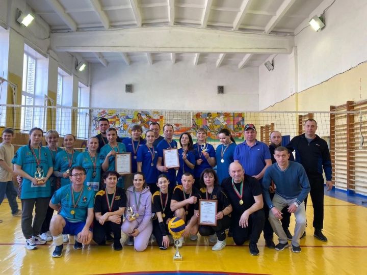 Нурлатские педагоги приняли участие в турнире по волейболу