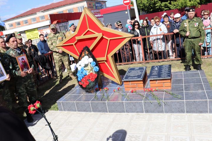 В Алькеевском районе в День Победы открыли обелиск погибшим в СВО землякам