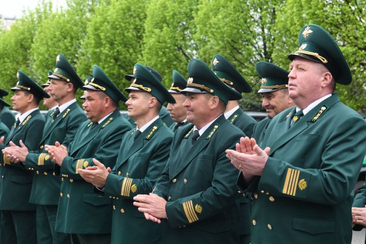 Глава Татарстана вручил ключи от авто Нурлатскому лесничеству