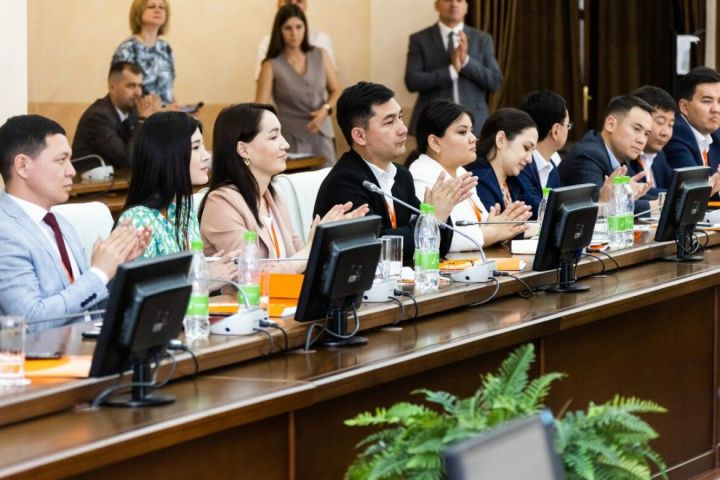 Госслужащие из Казахстана начали проходить стажировку в КФУ