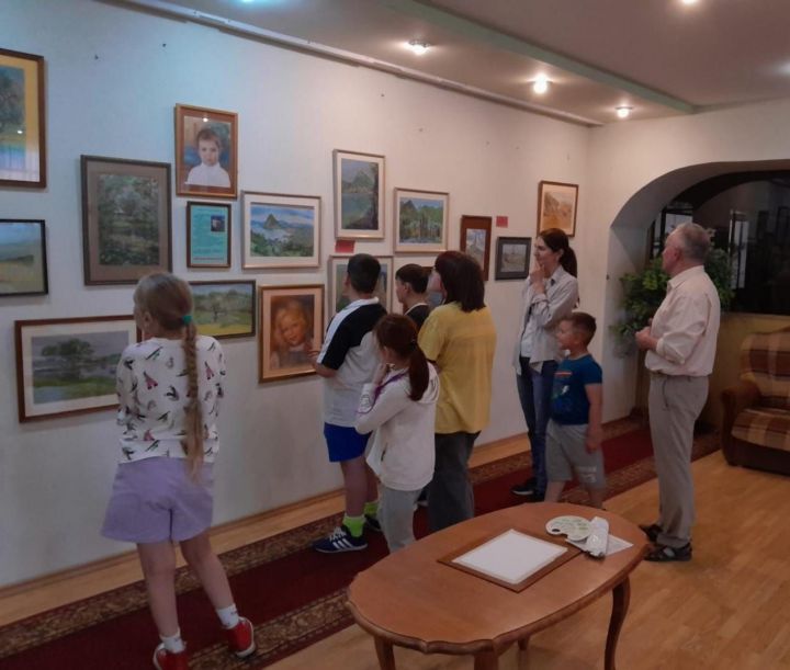 Выставка картин Сергея Коновалова в Нурлатском музее завершила свою работу