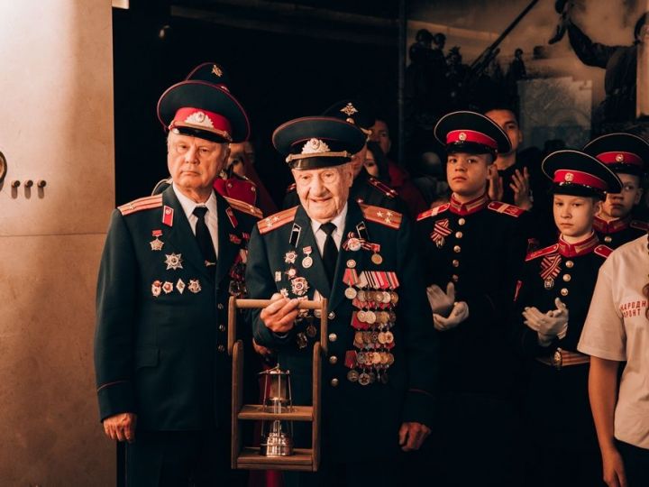 Участнику Великой Отечественной войны, казанцу Алексею Комлеву передали частичку «Огня памяти»