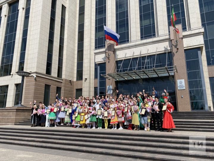 Победителям проекта «Созвездие-Йолдызлык» вручили государственные стипендии