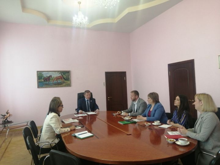 Глава Нурлатского района провел встречу с представителями Ак Барс Банка