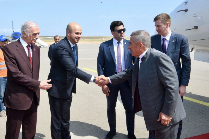 Раис Татарстана прибыл с рабочим визитом в Азербайджан