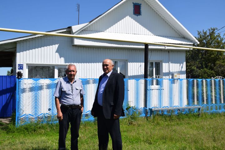 Историк Валерий Ендиряков привез свои книги землякам Нурлатского района