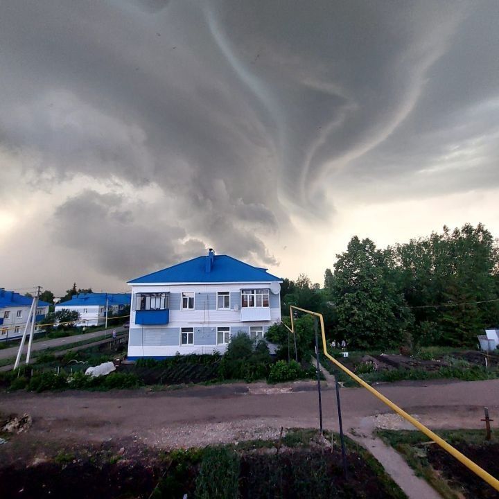 Ночью и днем 2 июля в Татарстане ожидаются сильный ветер и гроза