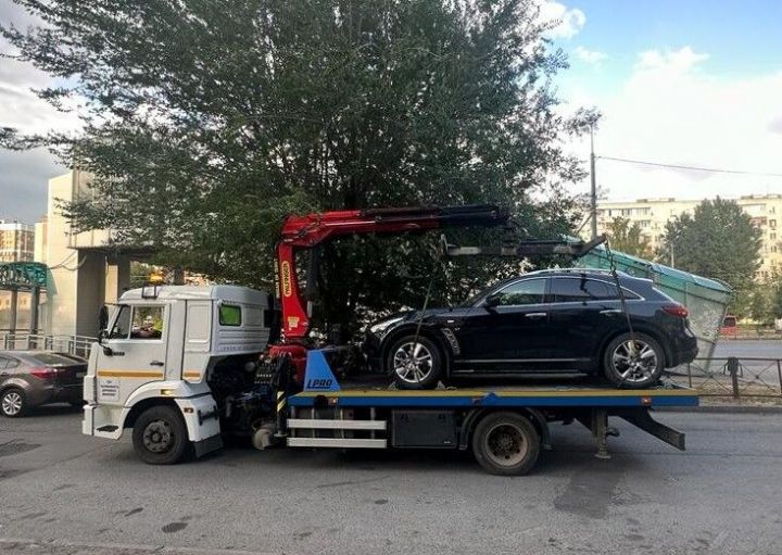 За долги по налогам у казанца арестовали Infiniti