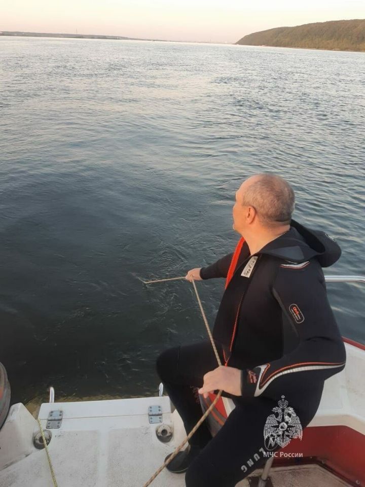 В Татарстане продолжаются поиски рыбака, который пропал при столкновении лодок на Волге