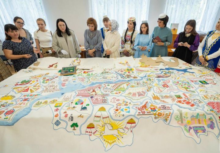 Нурлатские мастера вышили свою часть карты Татарстана