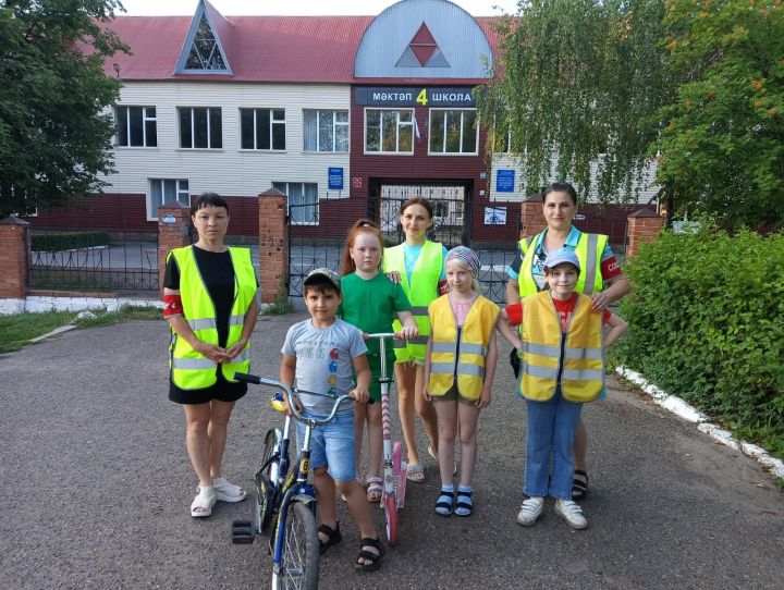 Родители нурлатских школьников продолжают патрулировать городские улицы