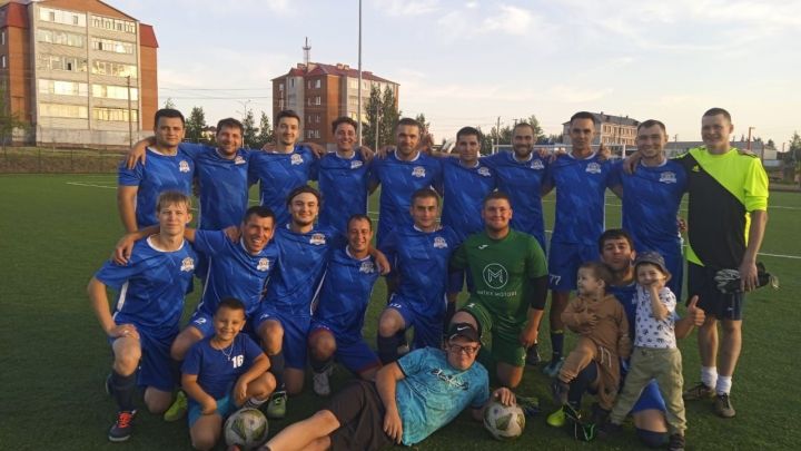 Нурлатские футболисты встретились на поле с командой из Азнакаево