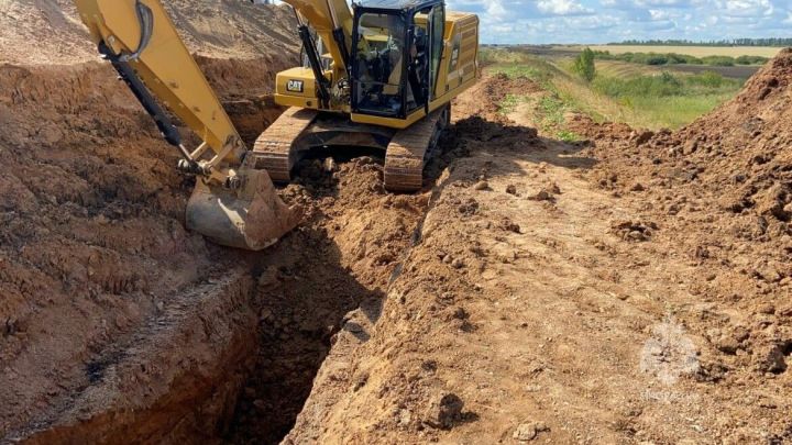 В Татарстане при строительстве трассы под завалом оказались двое рабочих, один из них погиб