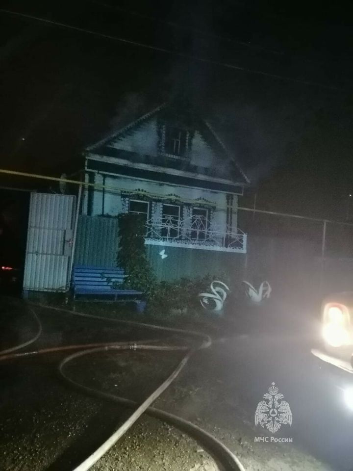 При пожаре в частном доме в Татарстане хозяин получил сильные ожоги