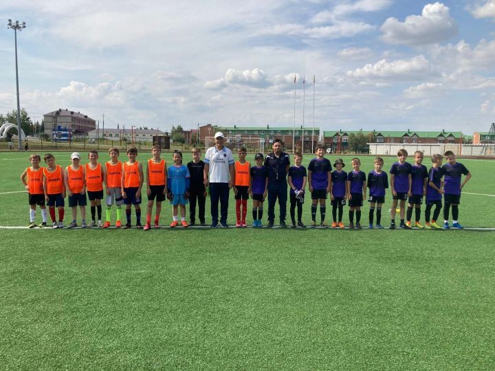 Вчера в Нурлате на стадионе им.Г.С.Хусаинова прошла товарищеская встреча по футболу