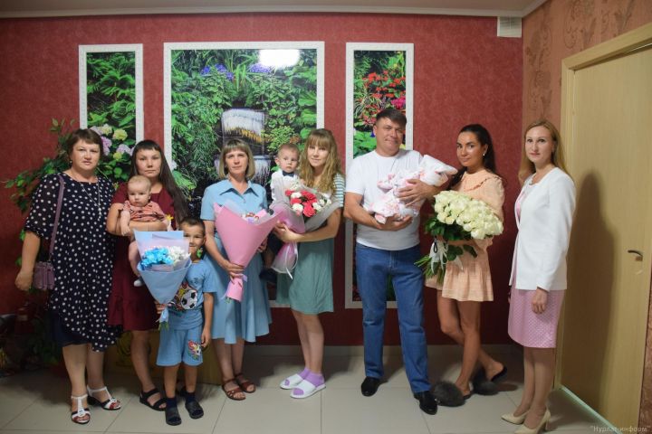 В Нурлате состоялась торжественная выписка новорожденного в семье участника СВО