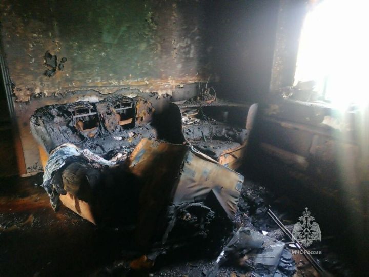 При пожаре в частном доме в Азнакаевском районе погибли молодая женщина и девочка