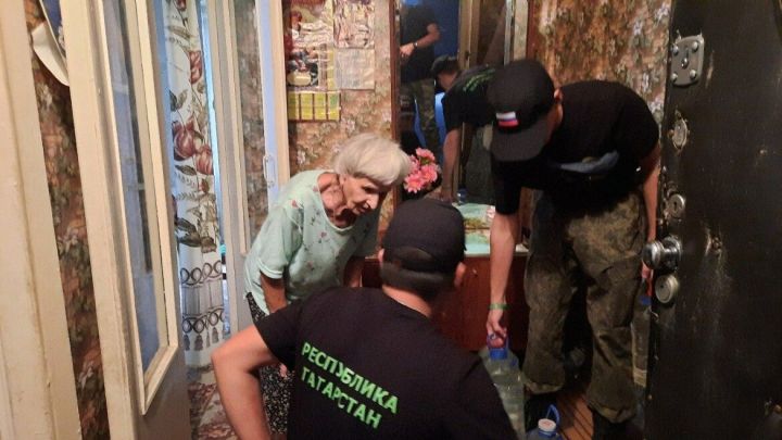 Татарстанские форпостовцы помогают старикам и детям в подшефном Лисичанске