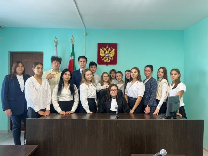 В рамках профориентационной работы старшеклассники школы №2 посетили Нурлатский районный суд
