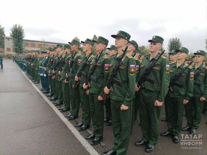 Курсанты-первокурсники Казанского танкового училища приняли присягу