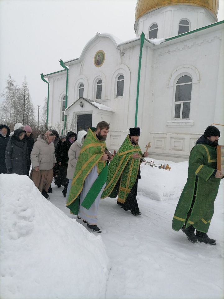 В Нурлате в день памяти преподобного Илии Муромца, Печерского отслужили позднюю Божественную литургию