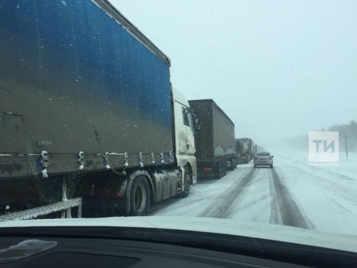 В Татарстане на трассе М5 из-за снегопада вновь введено ограничение