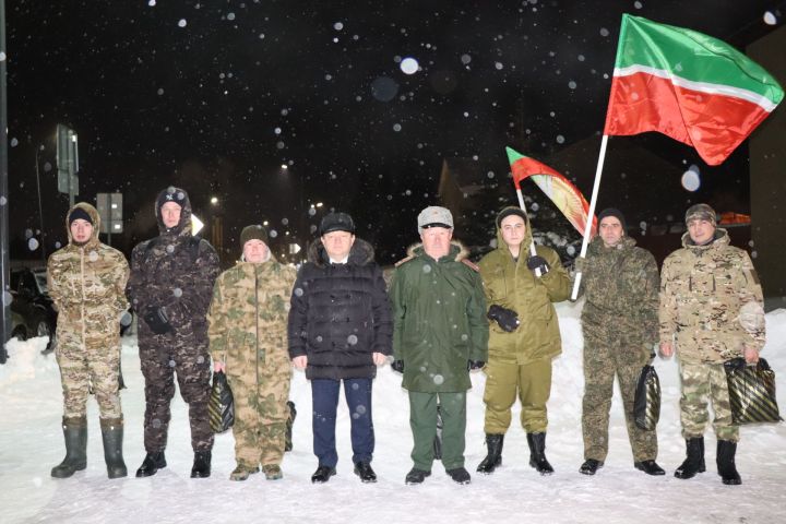 В Нурлате на контрактную службу проводили еще одну группу нурлатцев