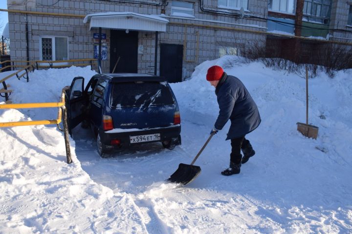 Нурлатцы принимают активное участие в борьбе со снегом