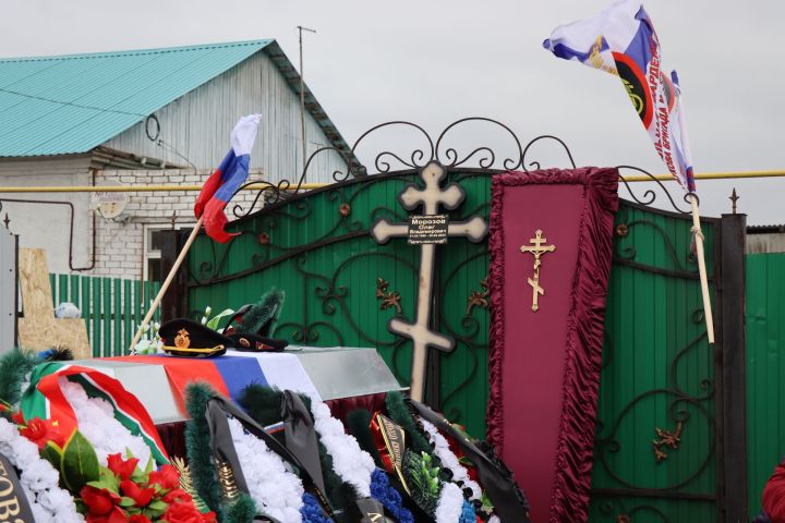В селе Мамыково простились с героем специальной военной операции Морозовым Олегом Владимировичем