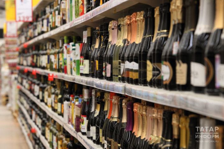 Депутат Госдумы предложил постепенно ограничивать часы продажи алкоголя