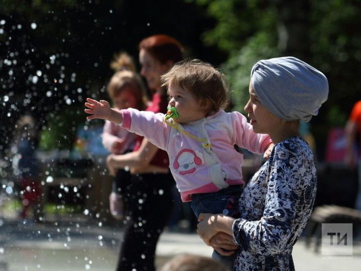 Более 47 тысяч работающих родителей в Татарстане получают пособие по уходу за ребенком до 1,5 лет