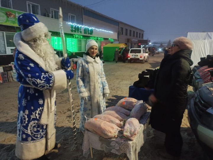 В Нурлате проходит предновогодняя ярмарка