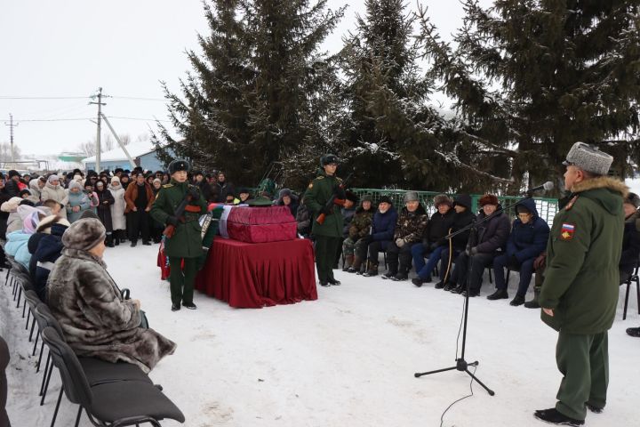 В Нурлате простились с Героем СВО