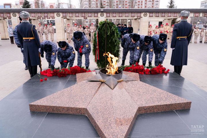 В День Героев Отечества в парке Победы возложили цветы