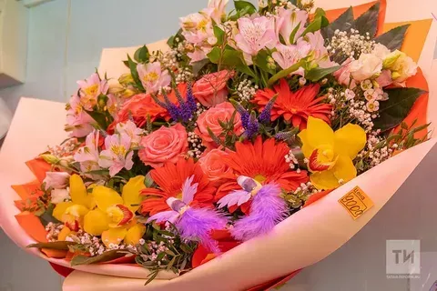 В Нурлате ранее судимая гражданка решила порадовать себя букетом цветов за чужой счет