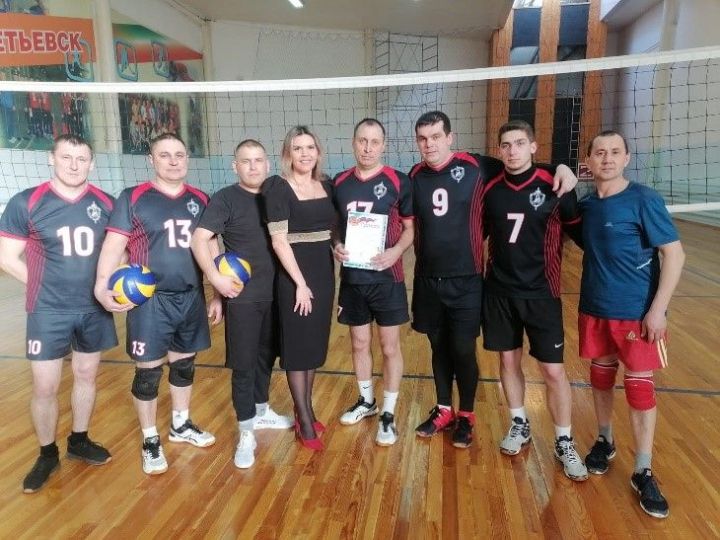 Нурлатские спасатели стали серебряными призерами первенства по волейболу