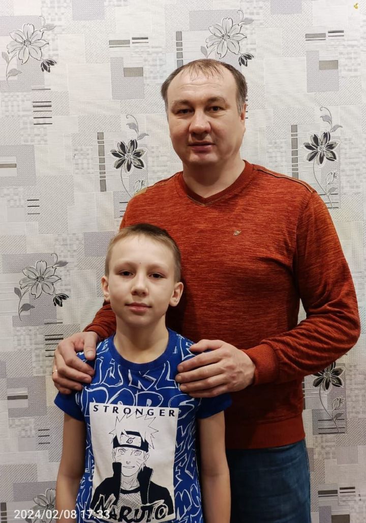 Юный нурлатский блогер Ильхам Кашапов перед праздником поделился рассказом о своем отце
