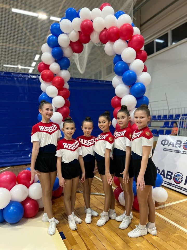 На проходивших в Ульяновске соревнованиях по спортивной аэробике нурлатские девочки показали высокие результаты