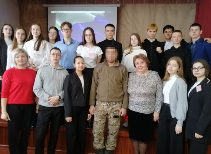 В Нурлатской школе №4 прошла встреча с участником СВО