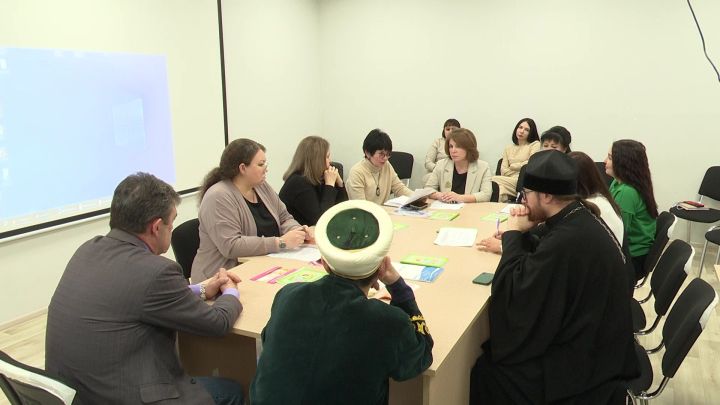 Нурлатцы за круглым столом обсудили вопросы сохранения семейных ценностей и профилактики абортов