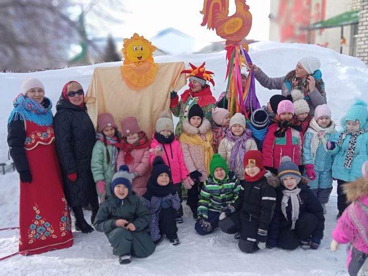 Нурлатский Дом дружбы народов организовал праздник Разгуляй в детском саду «Елочка»