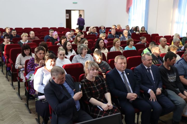 В Нурлате чествовали работников бытового обслуживания населения и жилищно-коммунального хозяйства