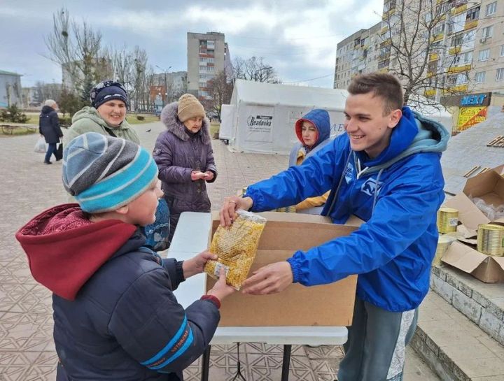 Волонтеры «Молодой Гвардии» из Республики Татарстан активно работали в городе Лисичанск